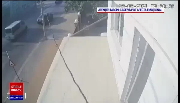 O femeie din Galați, spulberată pe trecerea de pietoni de o mașină condusă de un bătrân de 74 de ani