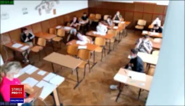 Au folosit tehnică de spionaj pentru a copia la Bac, dar au fost prinși după greșeli prostești. Câți au fraudat examenele