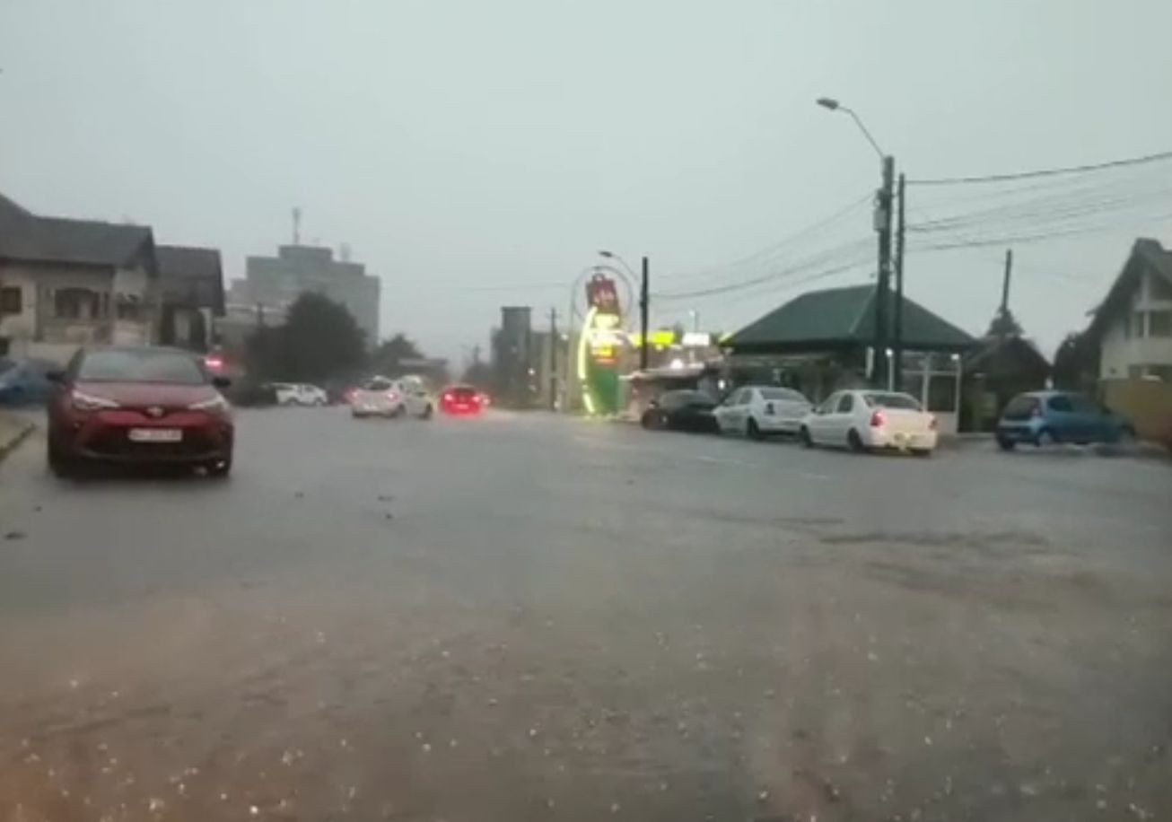 Au venit vijeliile, după caniculă. Când se îndreaptă vremea