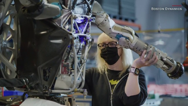 Demonstraţie de agilitate a roboților creați de Boston Dynamics. Cum au depășit mai multe obstacole