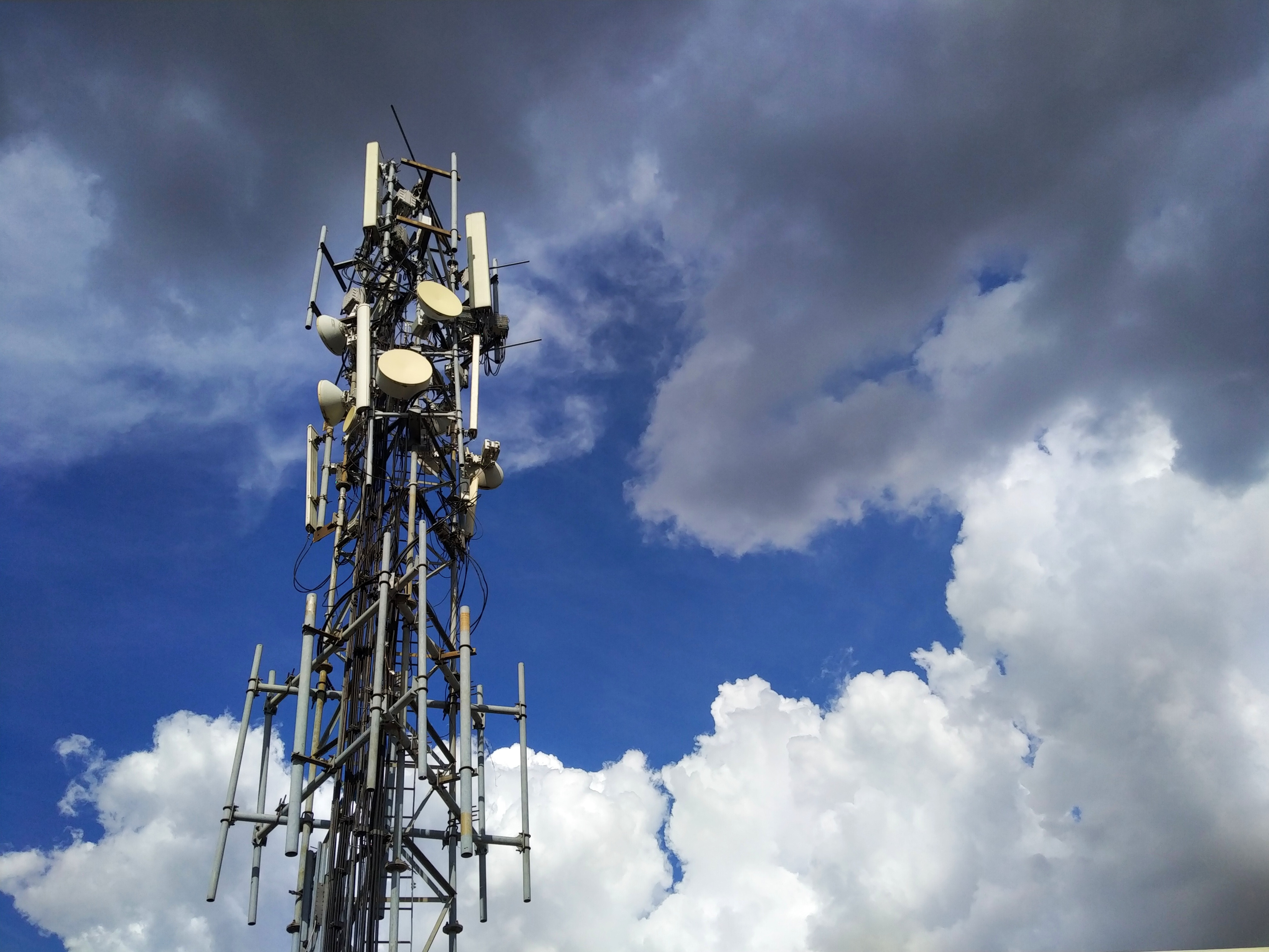 Lista localităților unde există pericolul „roamingului involuntar” iar utilizatorii de telefonie mobilă pot plăti majorări