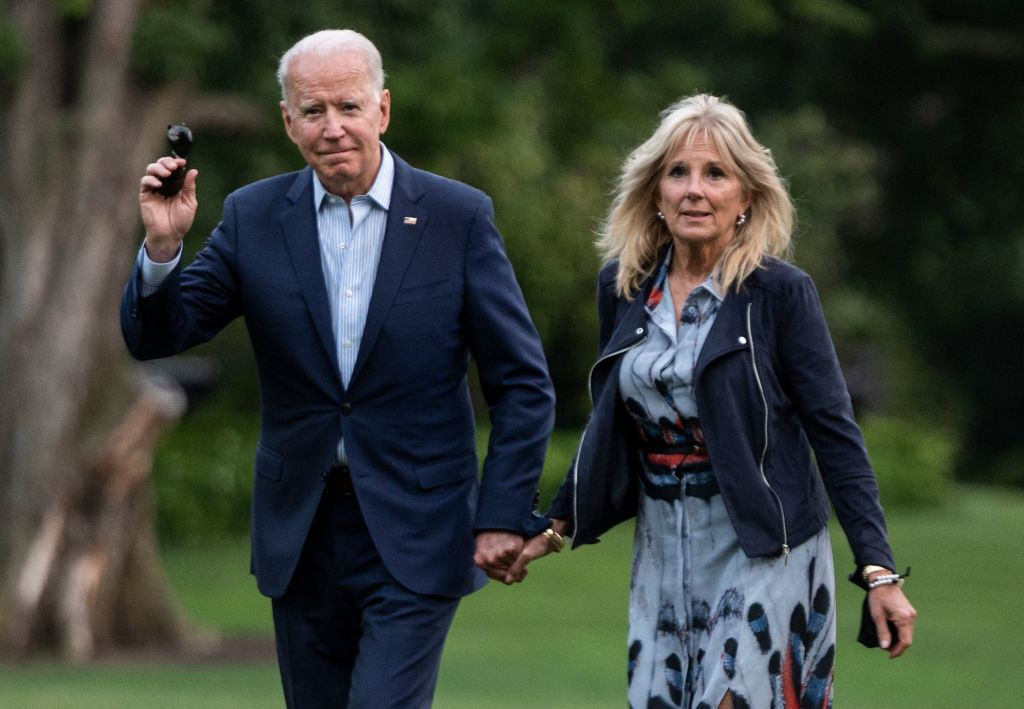Prima doamnă a SUA, Jill Biden, a fost testată pozitiv pentru COVID-19. Preşedintele Joe Biden a ieşit negativ