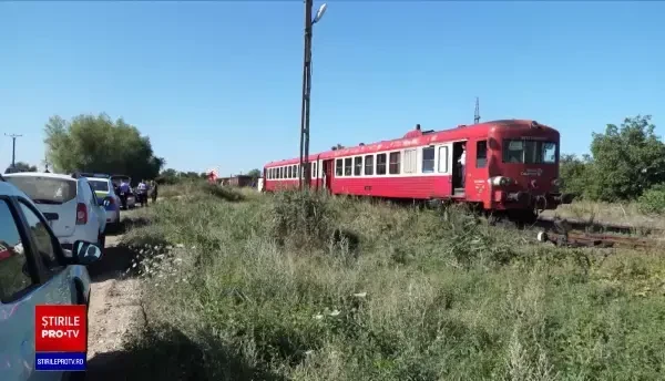 Un tractor a fost lovit de un tren, la intrarea în Timișoara. „Am auzit o bubuitură”