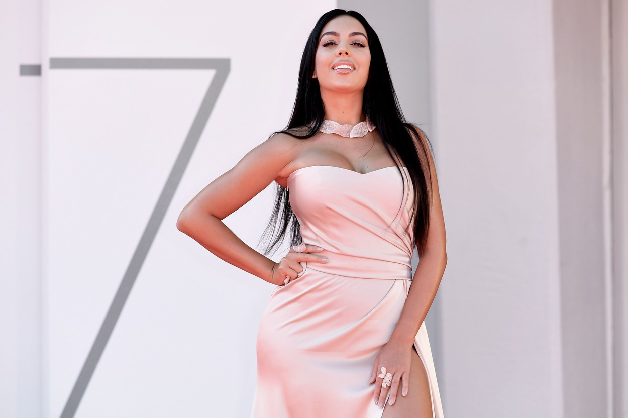 Iubita lui Cristiano Ronaldo a întors toate privirile la Festivalul de Film de la Veneția. Cum și-a făcut apariția. FOTO