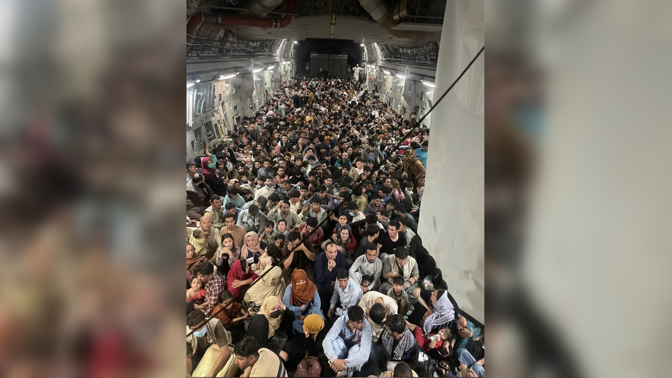 Câte persoane erau, de fapt, în avionul care a plecat de la Kabul în Qatar. Imagine a devenit virală