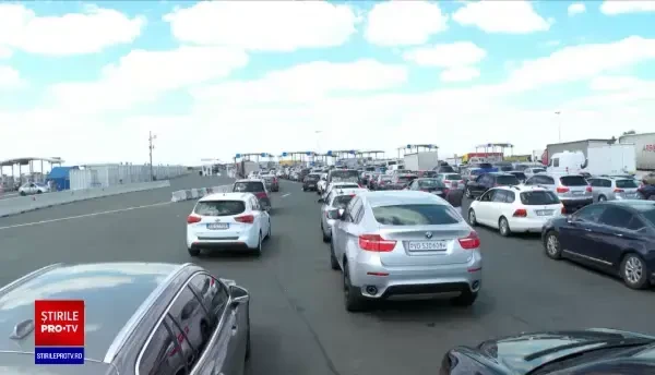 Frontierele din vest, aglomerate de românii care se întorc în străinătate, din vacanță. La Nădlac s-a stat și două ore