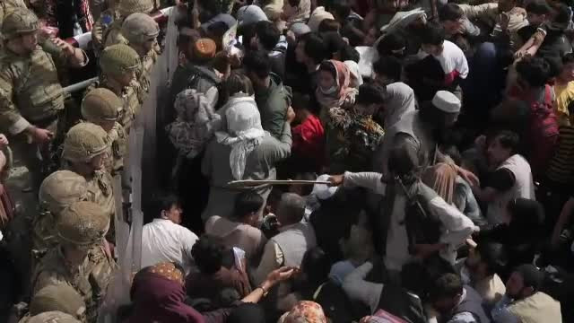 Situație disperată în Afganistan. Unii oameni sunt ”pur și simplu striviți” în nebunia de la aeroport