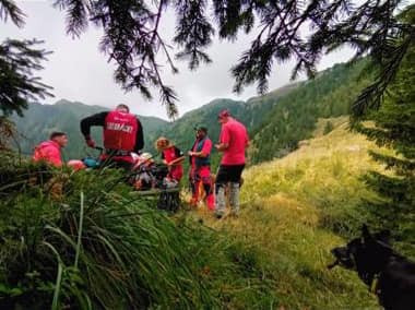 Zeci de salvamontiști au căutat trei zile un turist rătăcit. Unde era, de fapt, bărbatul