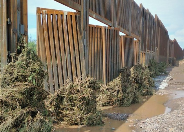 Zidul lui Donald Trump de la granița cu Mexicul, avariat de inundațiile din SUA