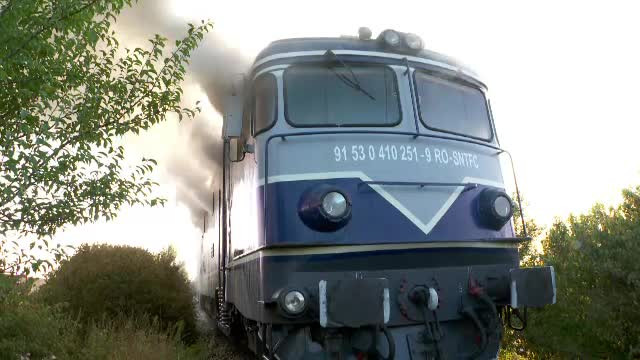 Încă un incendiu la locomotiva unui tren. Pasager: ”Este o rușine pentru România”