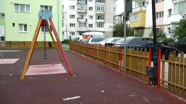 Un copil din Bistriţa, dus de urgenţă la spital după ce s-a electrocutat într-un parc de joacă din oraş