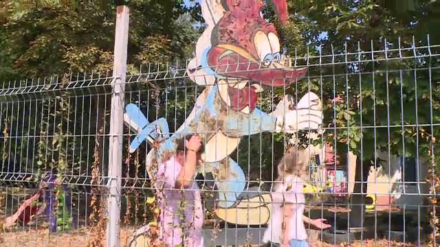 Mii de copii, în pericol, în timp ce merg la activitățile extrașcolare de la Clubul Cireșarii. Clădirile stau să cadă