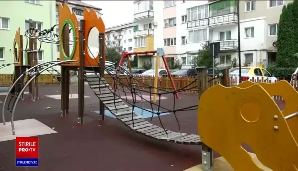 Un copil din Bistriţa, dus de urgenţă la spital după ce s-a electrocutat într-un parc de joacă din oraş