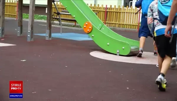 Un copil din Bistriţa, dus de urgenţă la spital după ce s-a electrocutat într-un parc de joacă din oraş