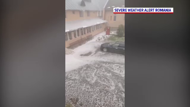 Val de frig peste România. Au avut loc furtuni violente, care au distrus sute de hectare de pomi și culturi