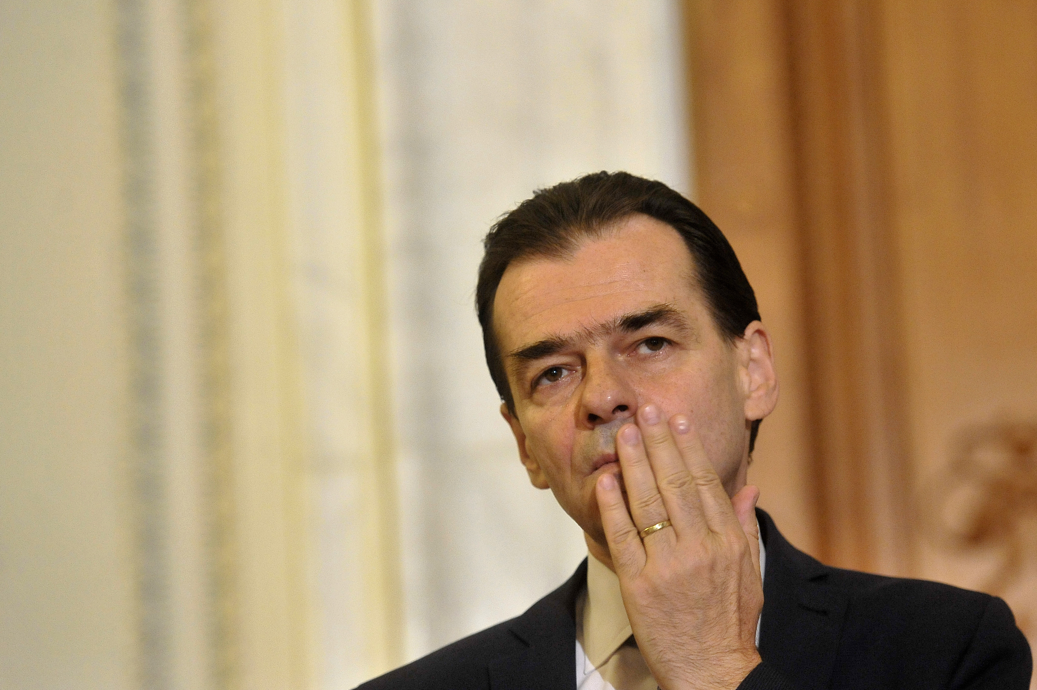 Legea consumatorului vulnerabil se aplică în peste 500.000 de gospodării. Va fi un "ajutor esenţial" susține Ludovic Orban