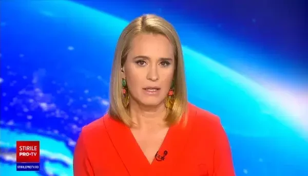 Muncitor din Galați, surprins în timp ce îl învăța pe un coleg nepalez cum să fure de la serviciu