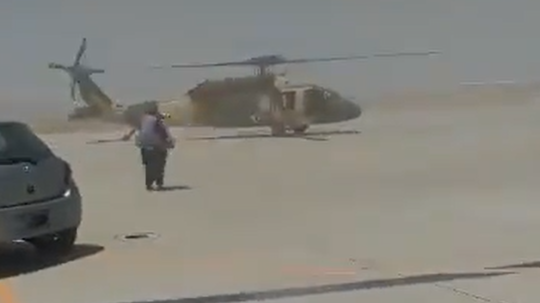 VIDEO. Talibanii s-au plimbat cu un elicopter Black Hawk pe pista aeroportului din Kandahar