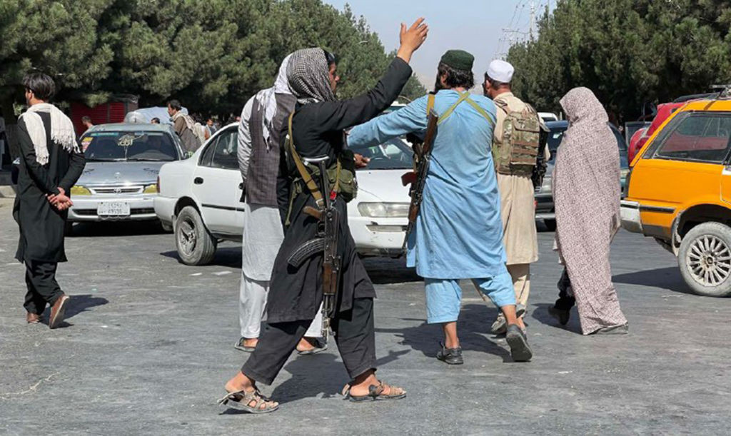 Atacul devastator de lângă aeroportul internațional din Kabul s-ar putea repeta. SUA, nevoite să „lucreze” cu talibanii