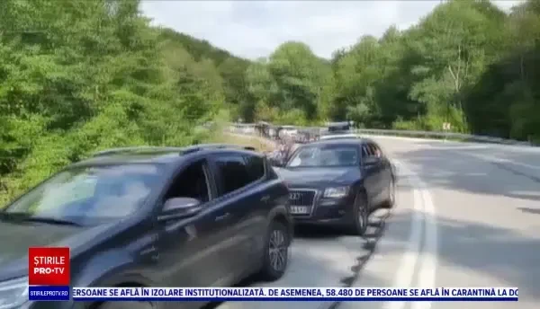 Sute de români care se întorc din Turcia, prinși într-o aglomerație de coșmar. Cozile de mașini s-au întins pe kilometri