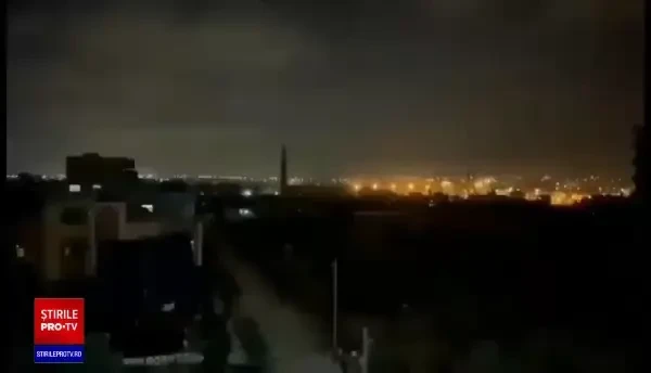 Filmul atacurilor de lângă aeroportul din Kabul, revendicate de ISIS-K. Două explozii au ucis cel puțin 100 de oameni