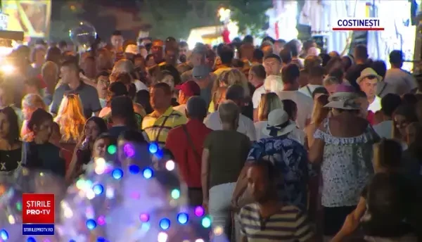 Turiștii continuă să petreacă pe litoral ca înainte de pandemie, chiar dacă numărul de cazuri de Covid-19 este în creștere