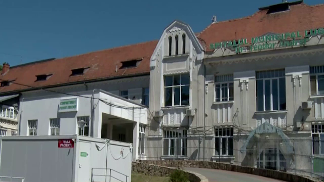 Asistentă rănită la Spitalul Lugoj, după ce o lampă a căzut peste ea din tavan în timpul unei operații