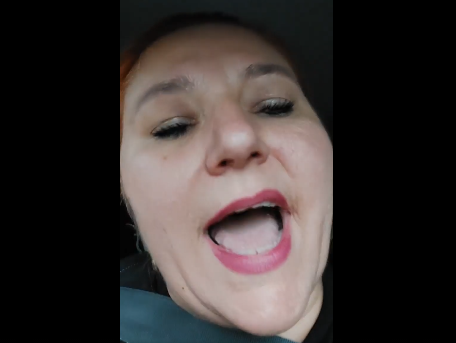 Le Figaro: Diana Șoșoacă, ”vulgară, agresivă, injurioasă, brutală, demagogă”. ”Se uită galeș la Rusia”