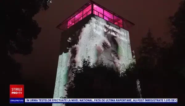 Turnurile din Brașov, deconstruite de roboți. Festivalul Amural încântă oamenii cu proiecții de lumină și culoare