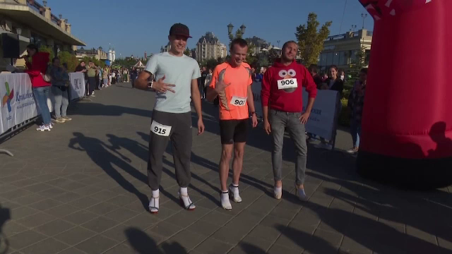 Competiție inedită în Rusia, unde bărbații și femeile s-au întrecut pe tocuri. Cine a fost câștigătorul