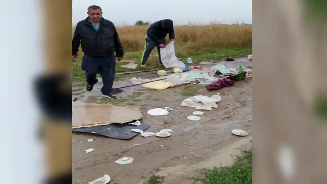 Polițiștii din județul Timiș au prins trei bărbați care aruncau gunoaie pe un câmp din localitatea Ghiroda