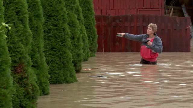 Prețul pe care îl plătesc cei care au construit case într-o zonă inundabilă: “La gunoi. Munca de o viață întreagă”