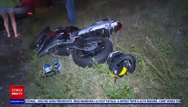 Accident cumplit. Un motociclist de 19 ani a murit, după ce a încercat să evite o mașină care i-a tăiat calea brusc