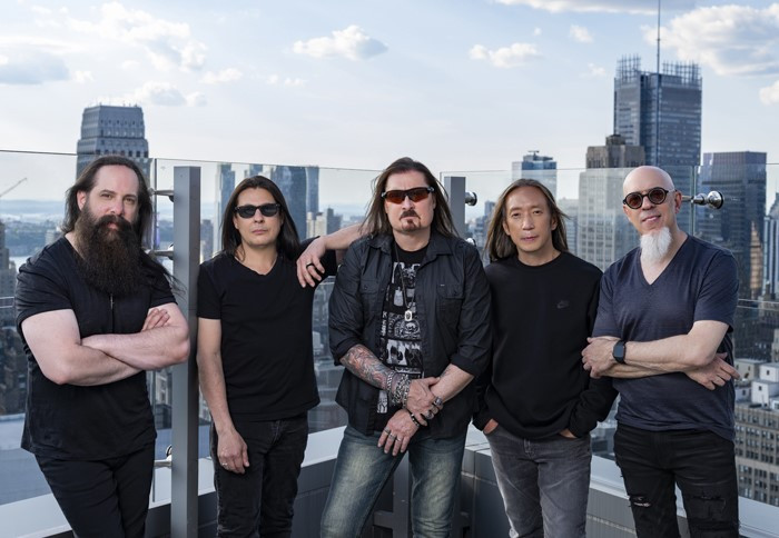 Trupa Dream Theater concertează în București, în 2022, pentru a promova noul album