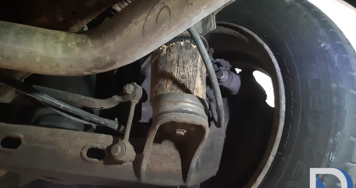 Mercedes cu suspensii de lemn. RAR a publicat fotografiile: „Nu bate, nu troncăne”