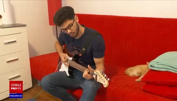 Cine sunt tinerii care au salarii de cinci ori mai mari decât cele din țară. Ce domeniu de activitate au