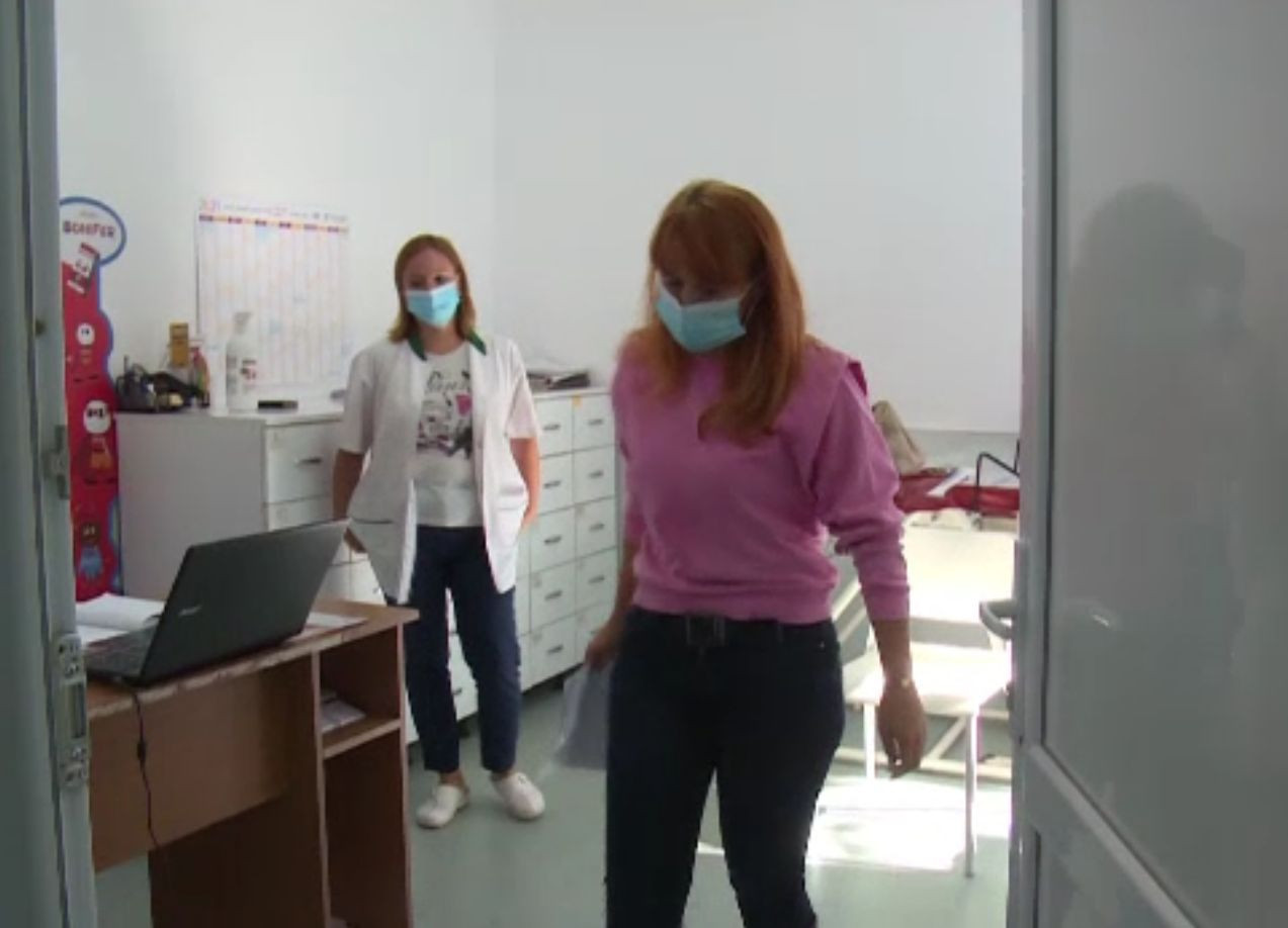 Explicațiile doctoriței acuzată că ar fi „vaccinat la chiuvetă” fotbaliștii din Pucioasa. Asistenta o contrazice