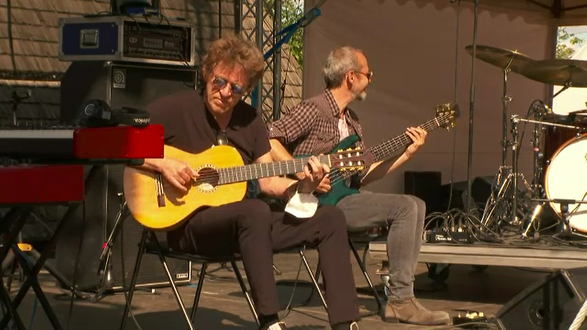 Spectacol oferit de Chitaristul trupei "Sting", Dominic Miller, în a doua zi a festivalului "Jazz în the Park"