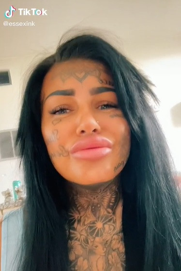 O femeie plină de tatuaje a dezvăluit care este cel pe care îl regretă