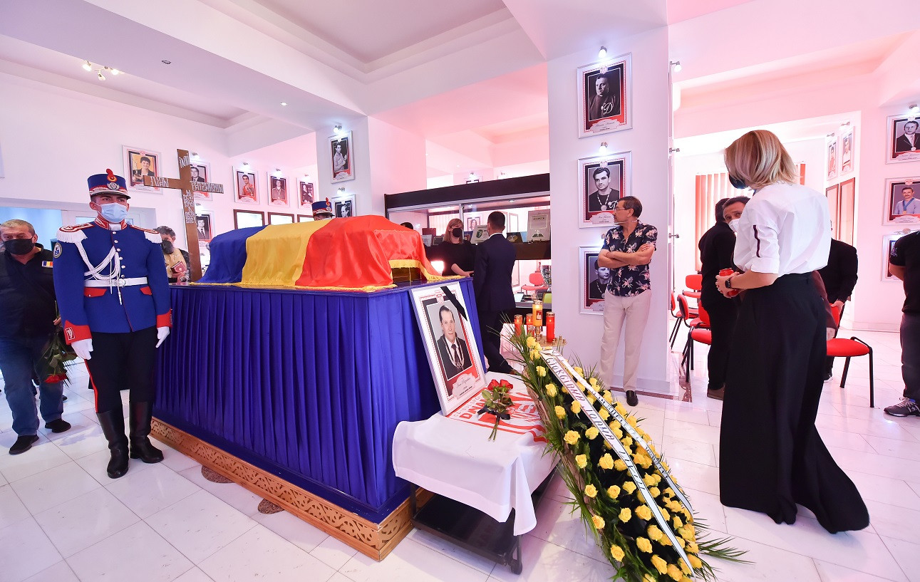 Ivan Patzaichin a fost înmormântat la Cimitirul Bellu, cu onoruri militare. Militarii au tras trei salve