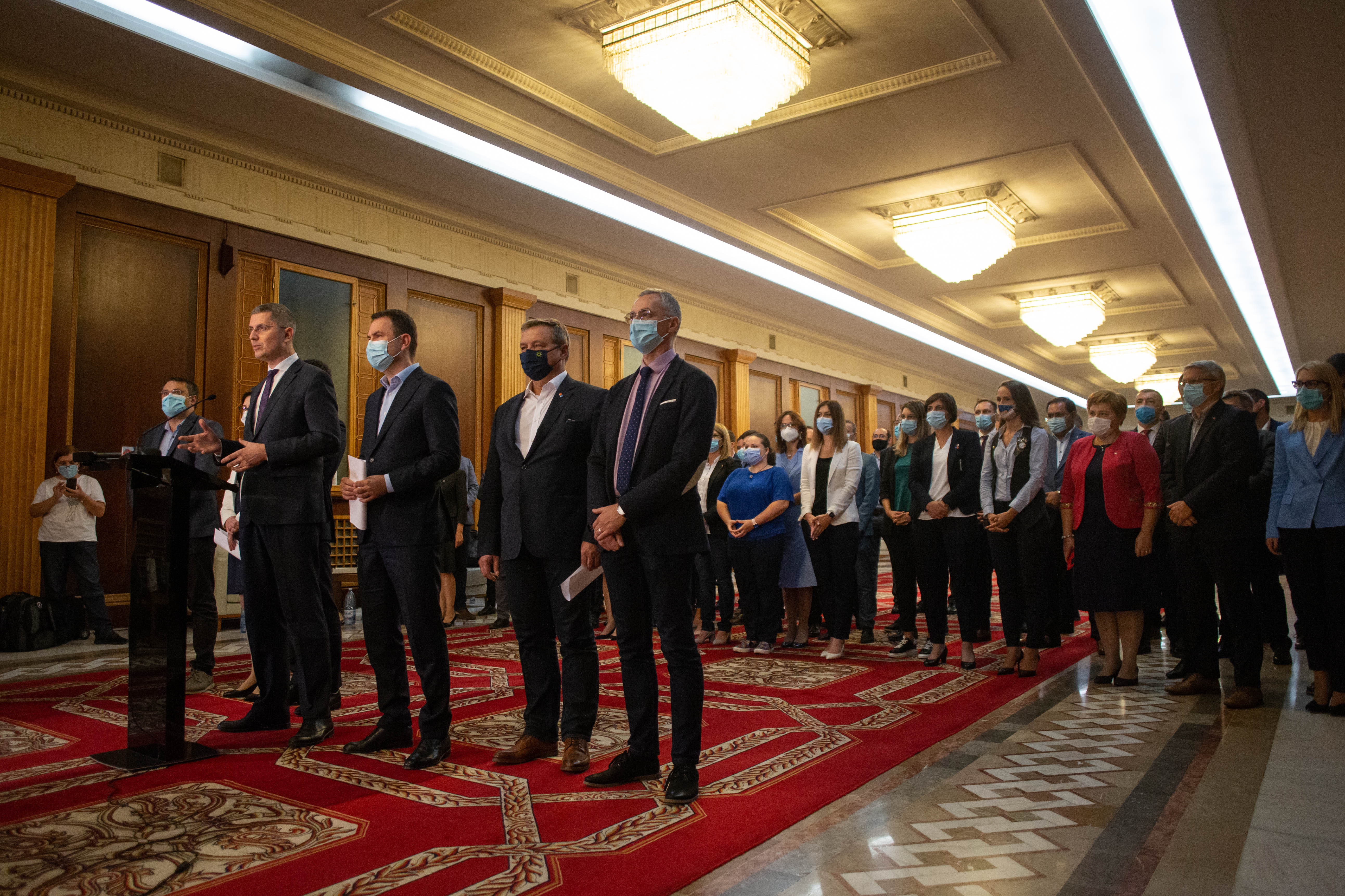 Reacții după anunțul demisiilor miniștrilor USR PLUS. Orban: ”Premierul a luat niște decizii care au aruncat în aer coaliția”