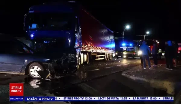 Accident grav pe DN 17. Un bărbat murit după ce a intrat cu mașina într-un TIR