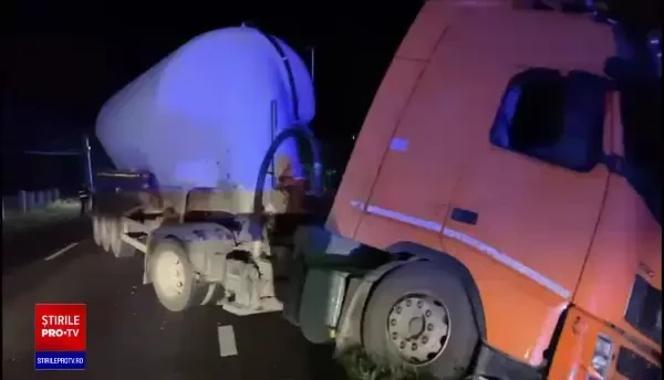 Accident în Argeș. Şapte persoane au fost rănite, dintre care cinci copii. O fată de 12 ani a decedat