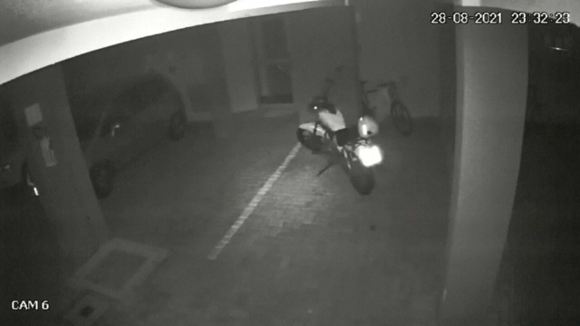 Un scuter fantomă, care pornește singur, a stârnit reacții pe internet. Oamenii iau în seamă și teoriile paranormale