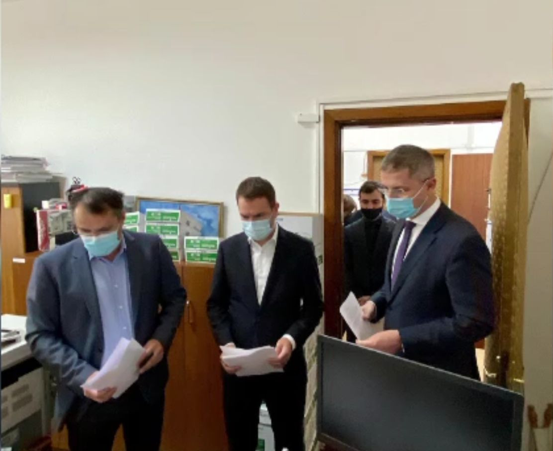 Demisiile miniștrilor USR-PLUS au lăsat cinci scaune goale la masa Guvernului. Ce se întâmplă de acum înainte