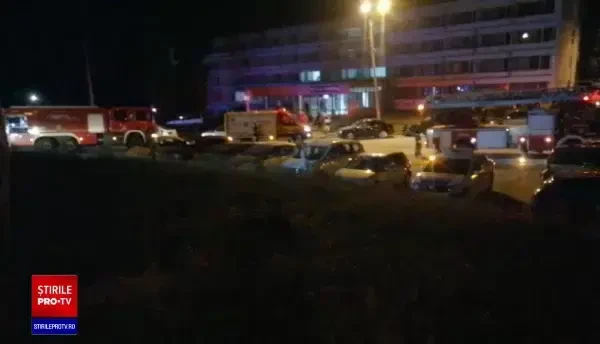 Incendiu puternic la un hotel din Eforie Sud în care se aflau peste 80 de persoane
