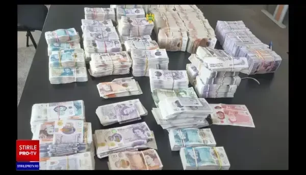 Peste 480.000 de lire sterline depistate în portbagajul unei maşini, fără să fie declarate la ieşirea din țară