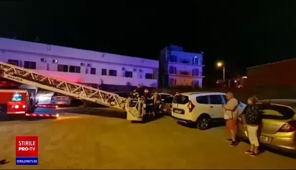 Incendiu puternic la un hotel din Eforie Sud