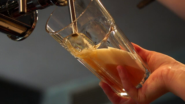 Consumul de alcool, indicat pentru persoanele de peste 40 de ani. De ce nu este recomandat celor mai tineri