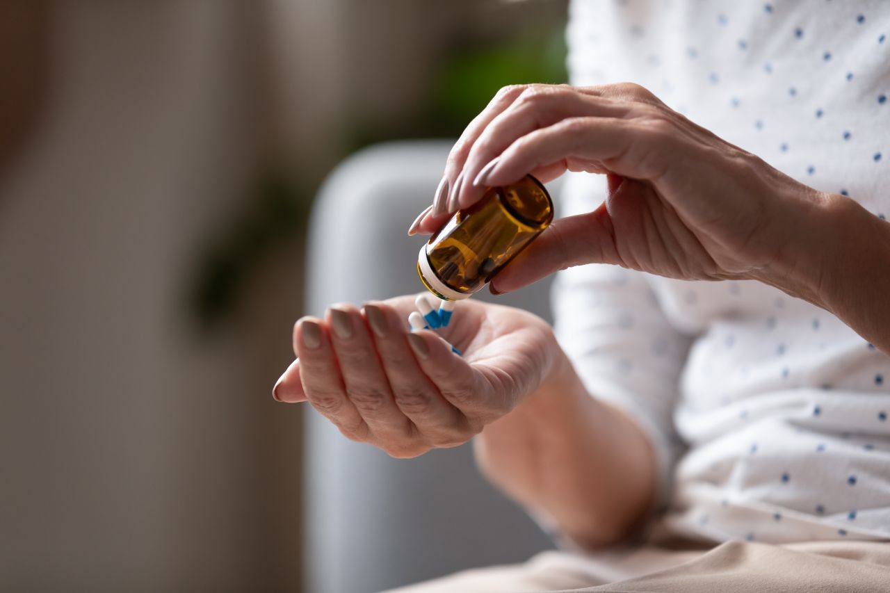 STUDIU: Consumul de zahăr amplifică efectele nocive ale antibioticelor pe durata tratamentului